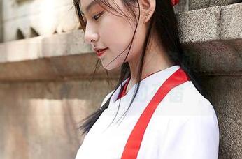 蜜桃社 – 小草莓Berry全套旗袍写真，温柔而热烈的交错
