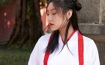 蜜桃社 – 私拍揭秘：小魔女lily豹纹系列的辣眼睛瞬间