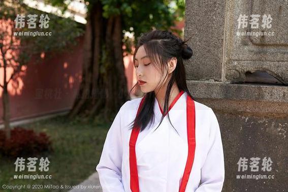 蜜桃社-小魔女lily 蜜桃社 - 私拍揭秘:小魔女lily豹纹系列的辣眼睛瞬间