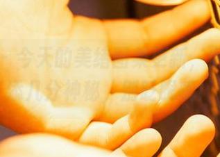 蜜桃社 – 今天的美绪图集更新，御姐风再添几分神秘，别眨眼哦！