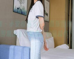 袜啵啵 – 小安校园写真，最新图库，快来围观那些不可思议的骚操作！