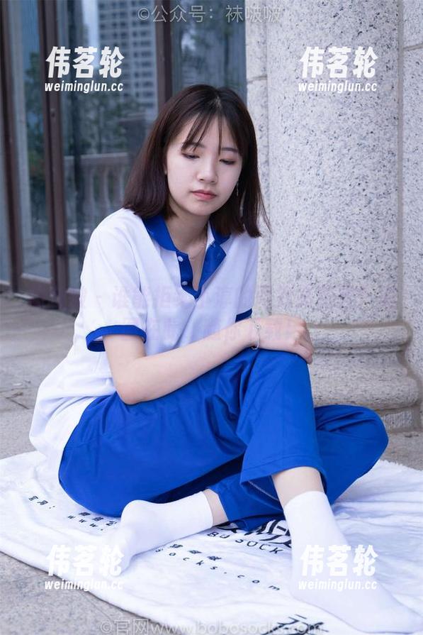 袜啵啵-小淳 袜啵啵 - 谁能拒绝小淳的两双高跟鞋?美图在此,随你下载!