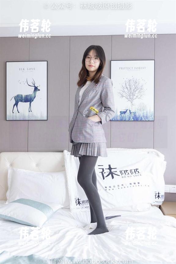 袜啵啵-苏苏 袜啵啵 - 超清苏苏与她的板鞋:下载后可能会让你忍不住想穿上它们!