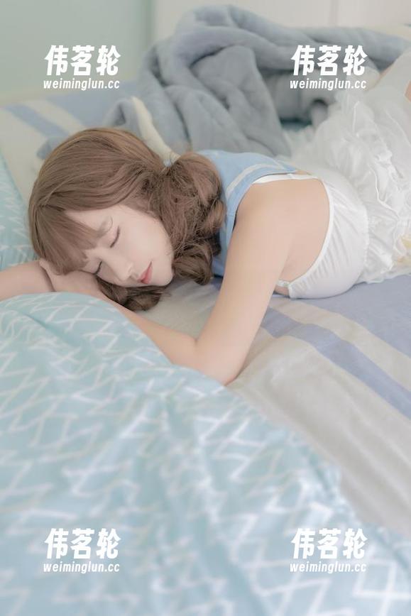 过期米线线喵的恶魔图包：看她如何在美丽与恐怖之间游走！