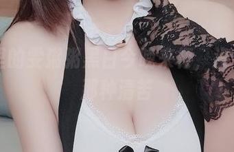 COS里的雯粥粥黑白今晚来杯，没有糖的那种清苦
