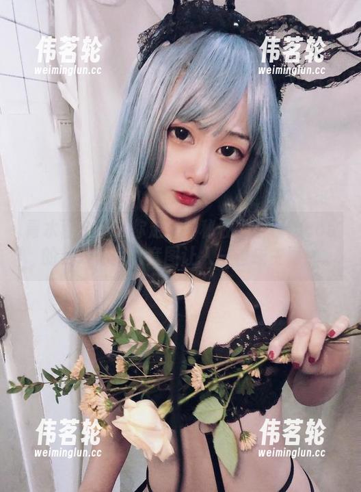 青水百合子带你走进神秘校园：校服cos的极致体验，套图让人一看成主顾！