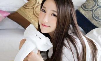 青豆客 – 谭晓彤，你的秘书在这里，快来欣赏她的美图作品！