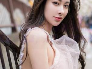 魅妍社 – Manuela玛鲁娜与她的眼镜：创意写真作品集，光影交错的奇妙之旅