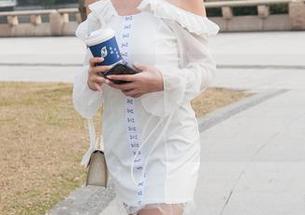 魔镜街拍 – 轻松惬意！婷婷的包臀灰裙OL美女午后休闲合集下载，真香！