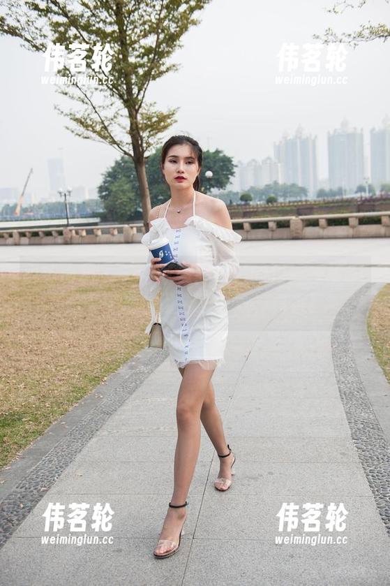 魔镜街拍 - 轻松惬意！婷婷的包臀灰裙OL美女午后休闲合集下载，真香！