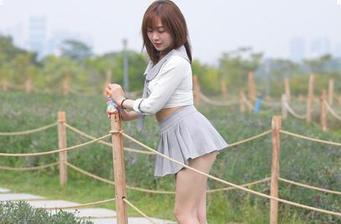 热裤短丝小妹私拍合集，来魔镜街拍收获快乐大礼包！