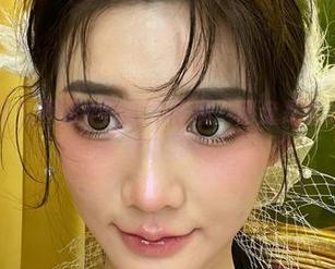 微密圈 – 黎允熙和她的红色作品：网盘是你我之间的秘密花园！